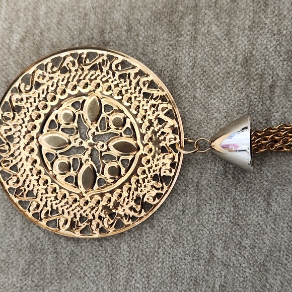 Vintage Medallion Tassel Necklace Gold Tone - Picture 8 of 10